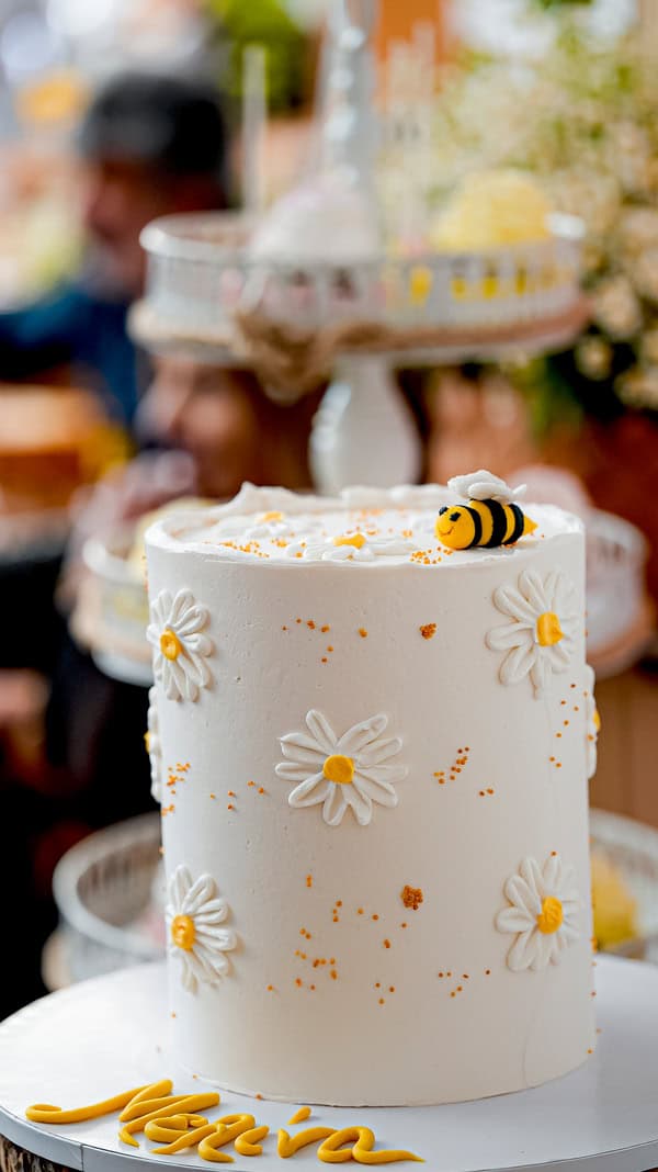 Beautiful Decoratie Ideas Girls Baptism Sunflowers Bees